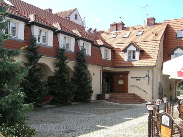 Hotel Zajazd Kultury, Dawniej Pocztowy Grünberg Exterior foto